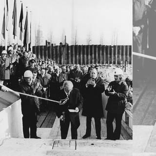 Grundsteinlegung für den Palast der Republik am 2. November 1973: Der Erste Sekretär des ZK der SED, Erich Honecker (Mitte), führt die drei traditionellen Hammerschläge aus
