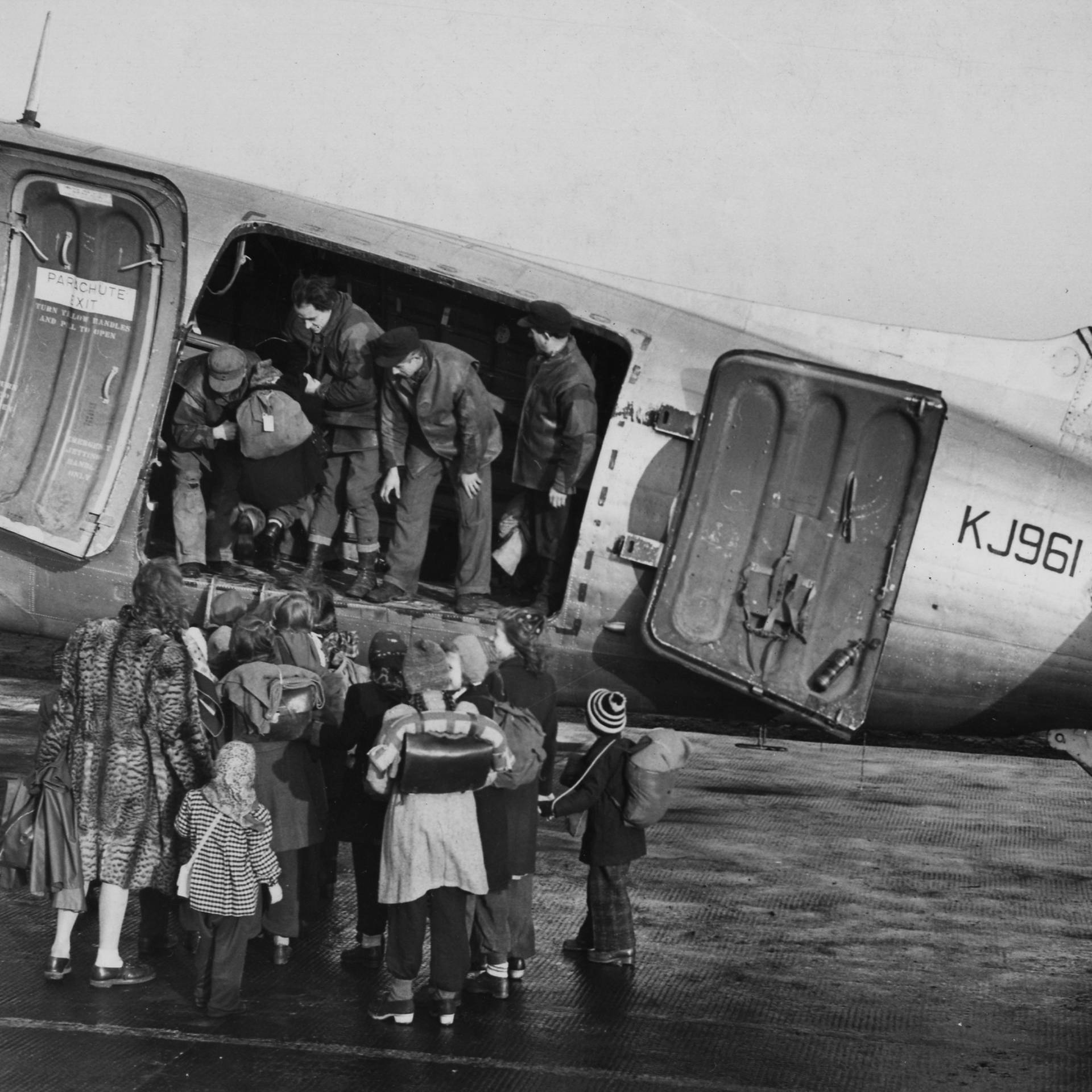 Erstes Flugzeug landet in Tegel | 5.11.1948