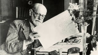 Sigmund Freud am Schreibtisch in London (Hampstead, Maresfield Gardens), um um 19381939