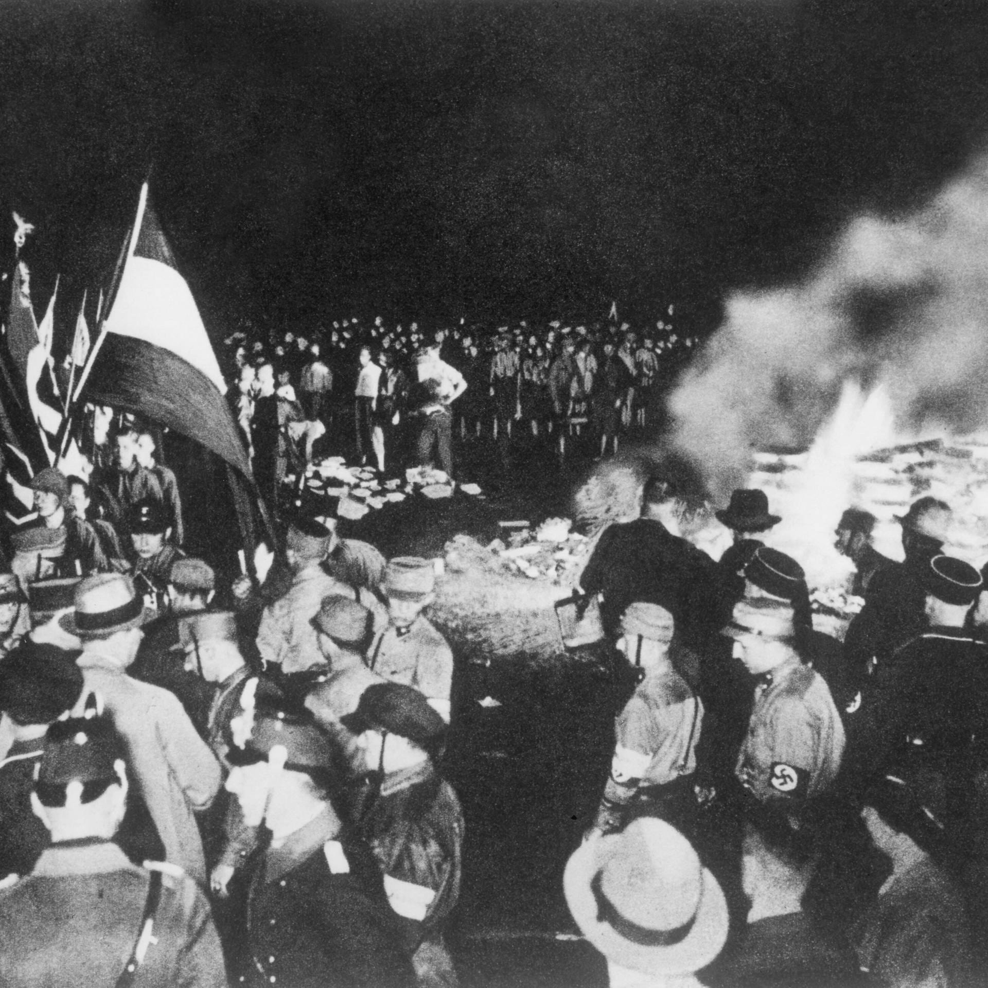 Reportage von der Bücherverbrennung der Nazis auf dem Berliner Opernplatz | 10.5.1933