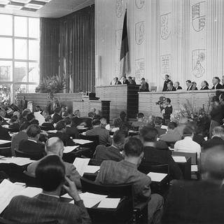 Konstituierende Sitzung des ersten Deutschen Bundestages am 7. September 1949 in der ehemaligen Pädagogischen Akademie in Bonn