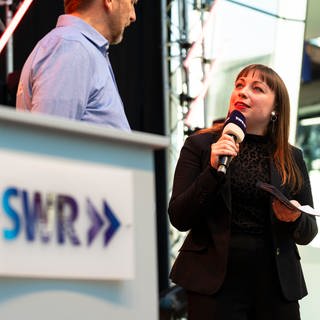 Catharina Straß moderiert das SWR Messeradio auf der CMT