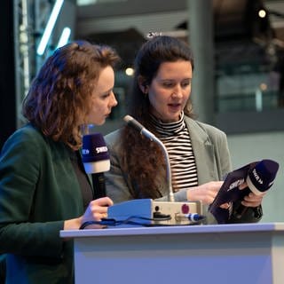 Michelle Habermehl und Maria Thierfelder als Moderatorinnen im SWR Messeradio