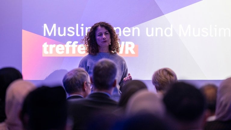 Musliminnen und Muslime treffen SWR im Studio MannheimLudwigshafen