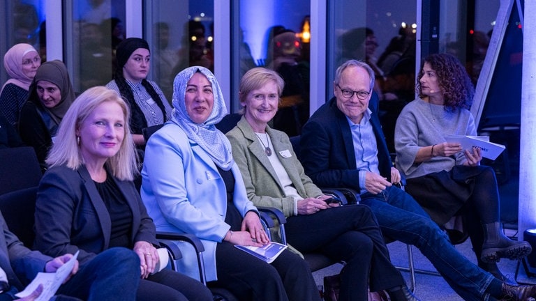 Musliminnen und Muslime treffen SWR im Studio MannheimLudwigshafen