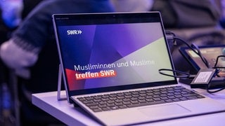 Musliminnen und Muslime treffen SWR im Studio MannheimLudwigshafen