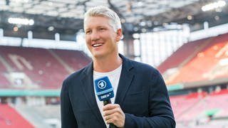 Bastian Schweinsteiger, einer der bekanntesten und erfolgreichsten ehemaligen Fußballprofis in Deutschland, ist seit 2020 ARD-Hauptfußballexperte.