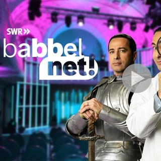 „Babbel Net!“ sagt der Kurpfälzer, wenn jemand kein dummes Zeug reden soll. Und genau davor will Gastgeber Bülent Ceylan sein Publikum weiter bewahren und verrät auch in der zweiten Staffel, was man über die wichtigen Themen des Lebens wissen sollte. 