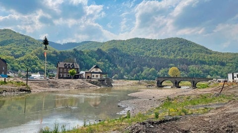 Der Ort Rech mit der zerstörten historischen Nepomuk-Brücke ist ein Sinnbild der Katastrophe