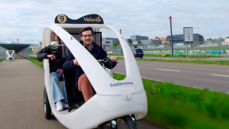 Martin Horn bei der Einweihung des ersten Solardach-Radweg Deutschlands. 