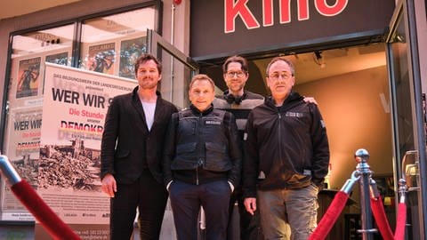 Regisseur Rudi Gaul (2.v.r.) mit Felix Klare, Richy Müller und Kameramann Stefan Sommer