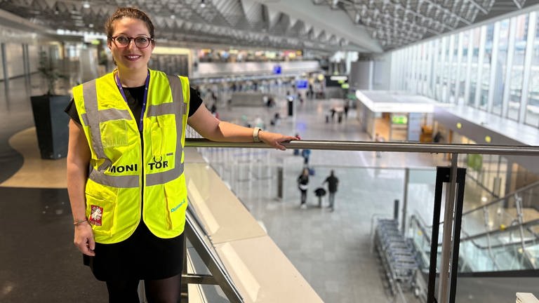 Melissa Ergl-Puopolo ist als Abschiebe-Beobachterin im Auftrag von Diakonie und Caritas am Frankfurter Flughafen