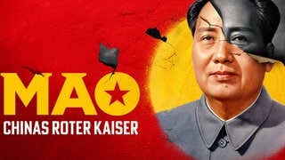 Keyvisual der Doku "Mao - Chinas roter Kaiser" ist eine Bildcollage zu mit Mao Zedong als Gemälde auf einer rot-gelben Wand, die bröckelt.