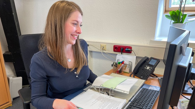 Dorothee H. arbeitet gerne auf dem Sozialamt. Doch dieses Jahr kam es zu einem Übergriff auf sie und ihre Kollegin