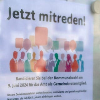 Ein Schild an einem Gemeindezentrum