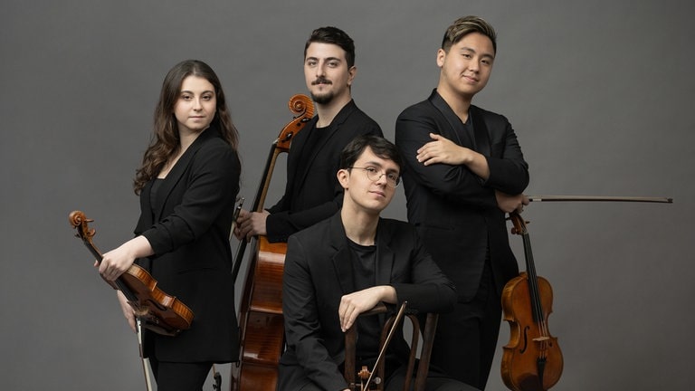 Das Viatores Quartet bestehend aus Louisa Staples, Johannes Brzoska, Gordon K. H. Lau und Umut Saglam, wurde im Jahr 2023 an der Hochschule für Musik Hanns Eisler Berlin gegründet