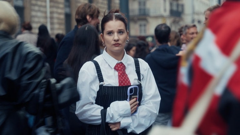 Vollbild-Autorin Carina Parke bei der Pariser Fashion Week