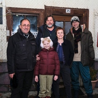 In der Regie von Rudi Gaul (rechts) und vor der Kamera von Stefan Sommer (links) spielen Eva Löbau, Hans-Jochen Wagner und die junge Darstellerin Hanna Heckt