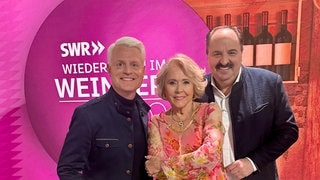 Moderator Guido Cantz lässt die legendäre Stimmung vom „Fröhlichen Weinberg“ mit Ulrike Neradt, Johann Lafer und einem Überraschungsgast wieder aufleben.