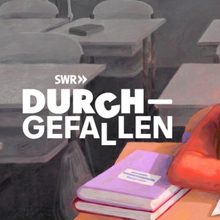 Cover zum Podcast "Durchgefallen - wie Schule uns als Gesellschaft spaltet" ist ein gemaltes Motiv mit einem Schulkind, das seinen Kopf auf einem Schreibpult ablegt