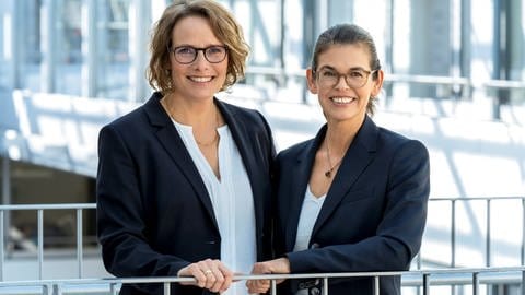 Dr. Frauke Pieper (li.) ist seit 1.12.2022 zusammen mit Dr. Alexandra Köth Juristische Direktorin im Top-Sharing des Südwestrundfunks.