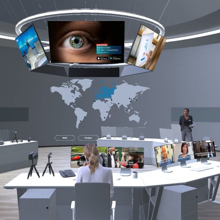 SWR Virtuell: Menschen arbeiten in einem hellen und großen Newsroom