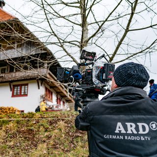 Kameramann beim Dreh unterhalb des Fallerhofs