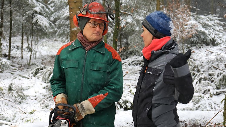 Karl und Sophie im verschneiten Wald