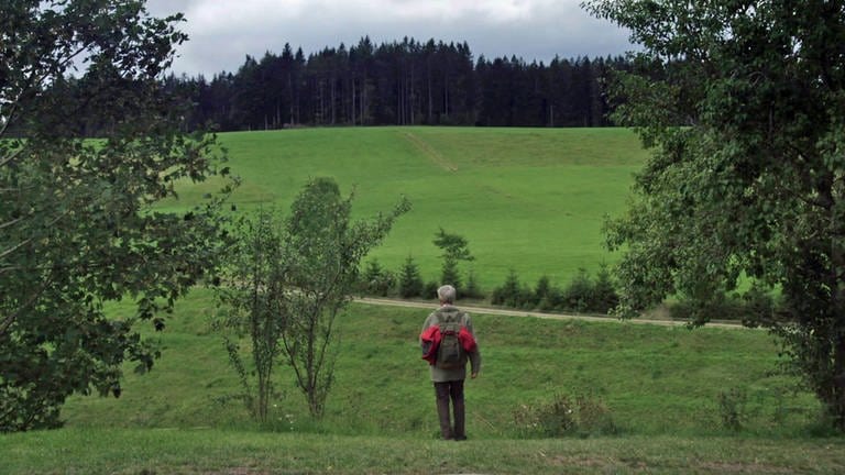 Karl verlässt den Fallerhof in Richtung Weide