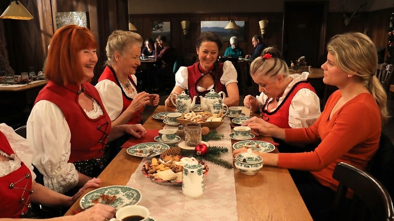 Die Landfrauen beim Adventskaffee im Löwen