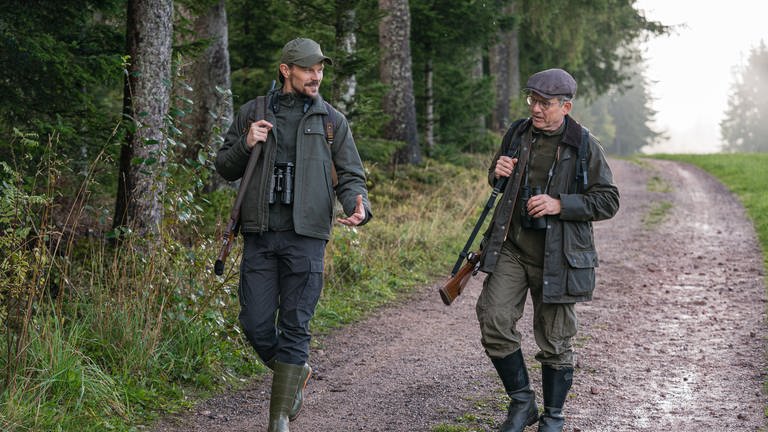 Constantin und Bernhard gehen gemeinsam zur Jagd