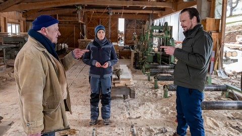 Toni, Sophie und Constantin im Sägewerk