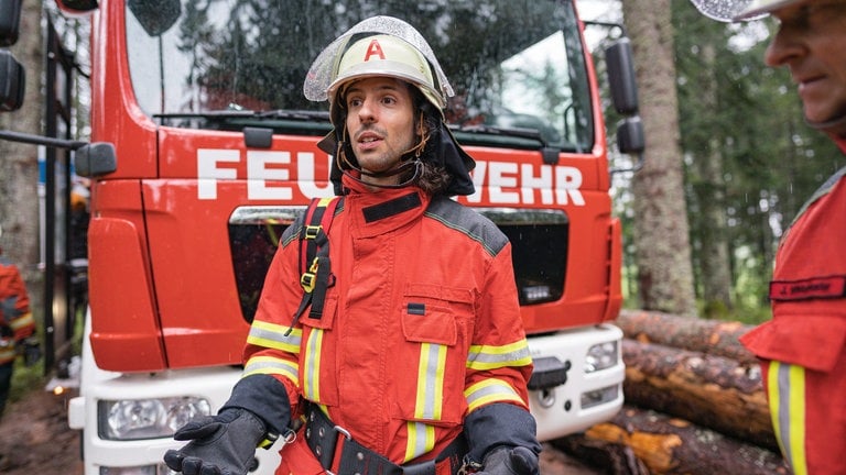 Albert mit der Feuerwehr im Einsatz im Wald