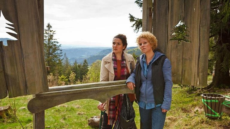 Monique und Bea am Aussichtsfenster auf dem Wonnepfad