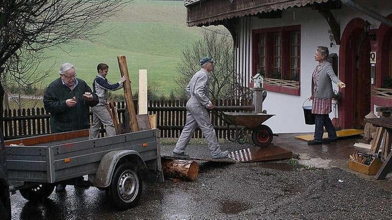 Geschäftiges Renovierungs-Treiben vor dem Fallerhof