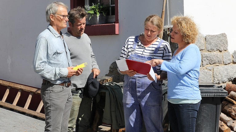 Karl, Markus, Bea und Evelyn hinterm Fallerhof