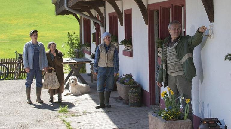 Sebastian, Lioba, Karl und Bea vor dem Fallerhof