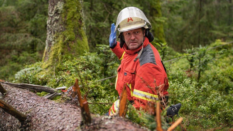 Bernd beim Feuerwehreinsatz im Wald