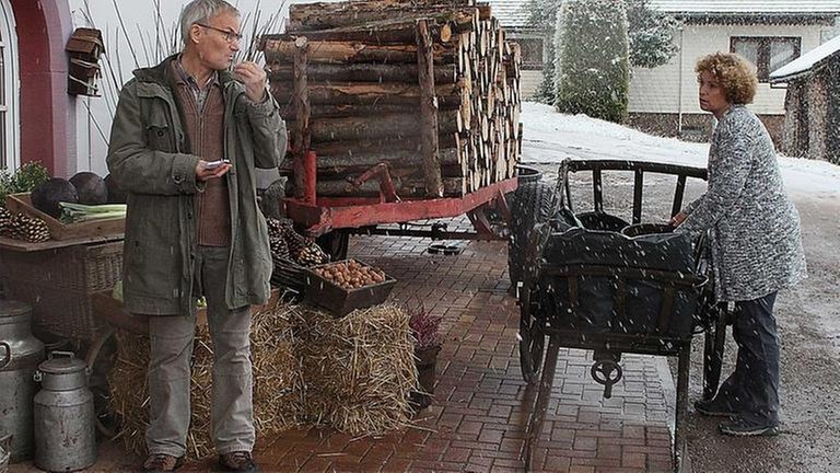 Karl und Bea hinter dem Fallerhof, es schneit