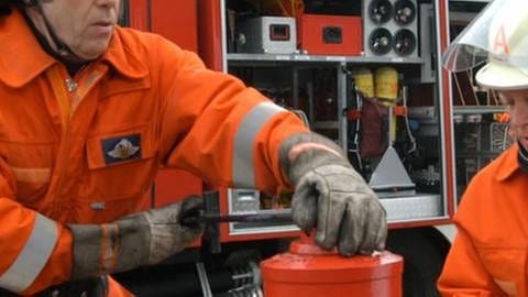 Ludwig und Bea bei der Feuerwehr im Einsatz