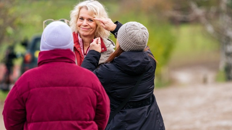 Christiane Bachschmidt wird für den Dreh vorbereitet