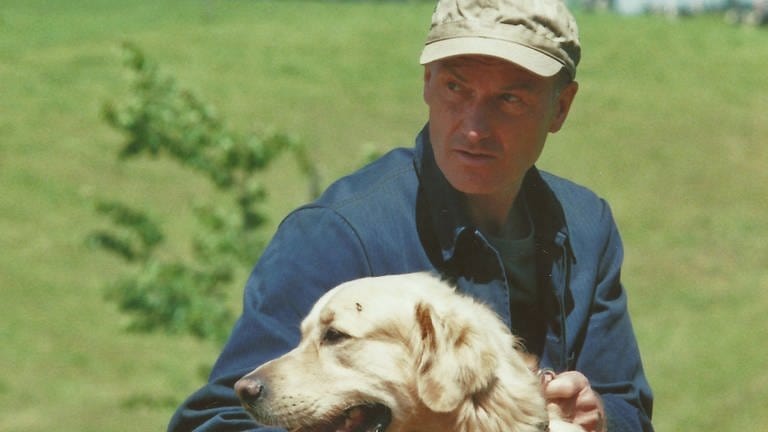 Karl mit Hofhund Willy - Szenenfoto aus dem Jahr 2011