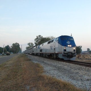 AMTRAK "City of New Orleans" - Viele Bahngesellschaften gaben damals ihren Zügen Namen. Den "City of New Orleans" gibt es schon seit den 1920er Jahren. Weltweit bekannt wurde er durch den gleichnamigen Song von Arlo Guthrie.