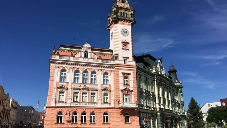 Rathaus Jägerndorf: Eine der vielen Sehenswürdigkeiten in der Kreisstadt KrnovJägerndorf.