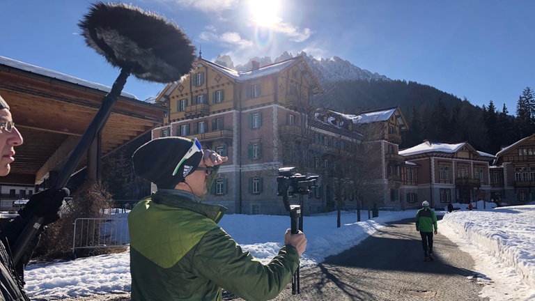 Gegenlicht kann optisch reizvoll sein - sofern man etwas sieht. Aber wer will sich schon über zu viel Sonne beschweren?