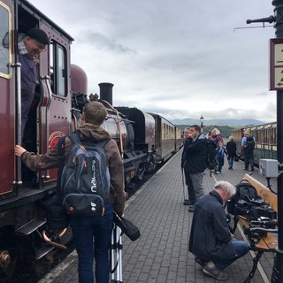 In Porthmadog wollen gleich mehrere Kamerateams mitfahren