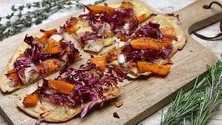 Flammkuchen mit Kürbis und Schinken