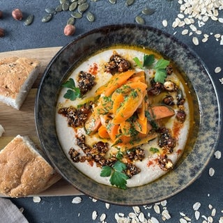 Gebratene Karotten mit Weiße-Bohnen-Hummus