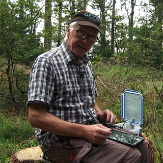 Amateurfunker Wolf Schauer ist auf dem Obereck bei Furtwangen im Schwarzwald