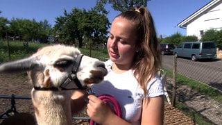 Sarah Jetter mit einem ihrer Alpakas